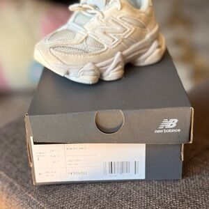 New Balance Kids' white Sneakers